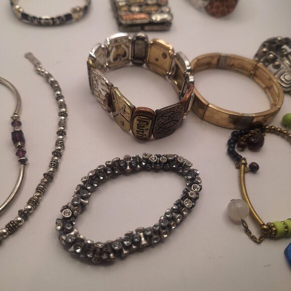 Lot Of 16 Used Unbranded Bracelets - Picture 4 of 9